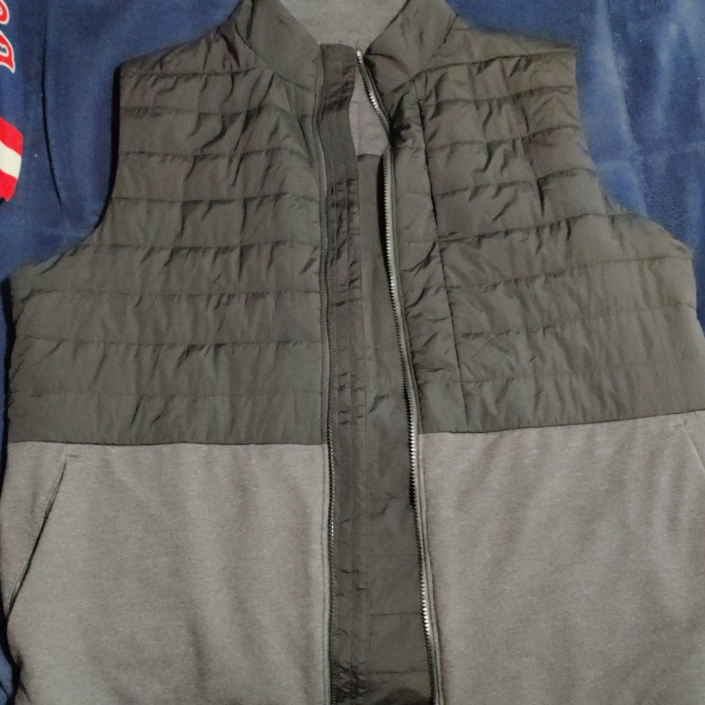 NWOT Men’s XL Lulu Vest